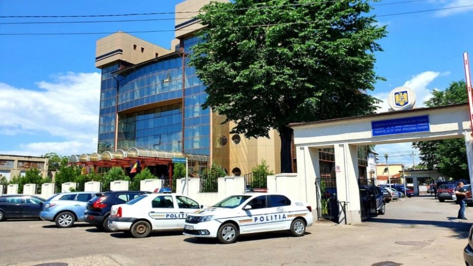  După primarul Marian Voicu, au fost reținut toate cele 16 persoane cercetate în dosarul fraudei de la Ciorani. Majoritate sunt angajați ai Primăriei