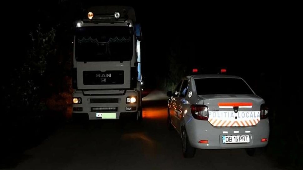 Un nou transport ILEGAL de gunoi menajer, depistat de polițiști la depozitul de deșeuri din Titu, județul Dâmbovița