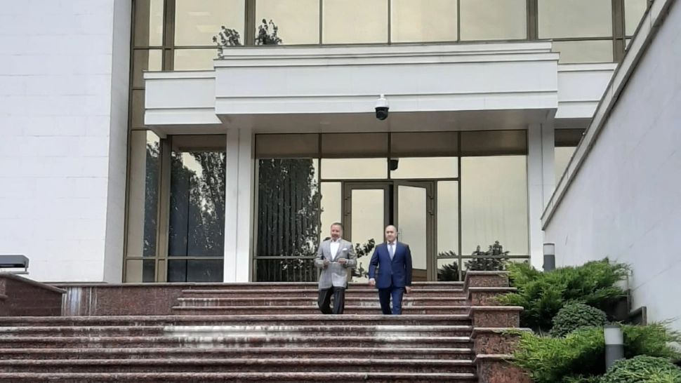 Fotografii BOMBĂ - Se confirmă: Cristian Rizea și Vladimir Dachi, liderii Partidului Politic NOI, monitorizati de oamenii lui Dodon și Plahotniuc