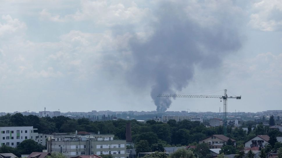 Alertă ANM după incendiul de proporții din Sectorul 6, norul toxic este aproape staționar