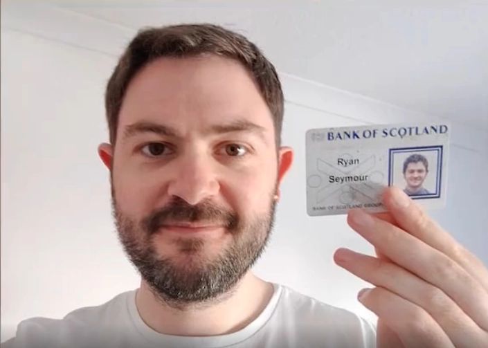 Un bărbat și-a găsit portofelul după 20 de ani, în același loc. În ce țară a fost posibil