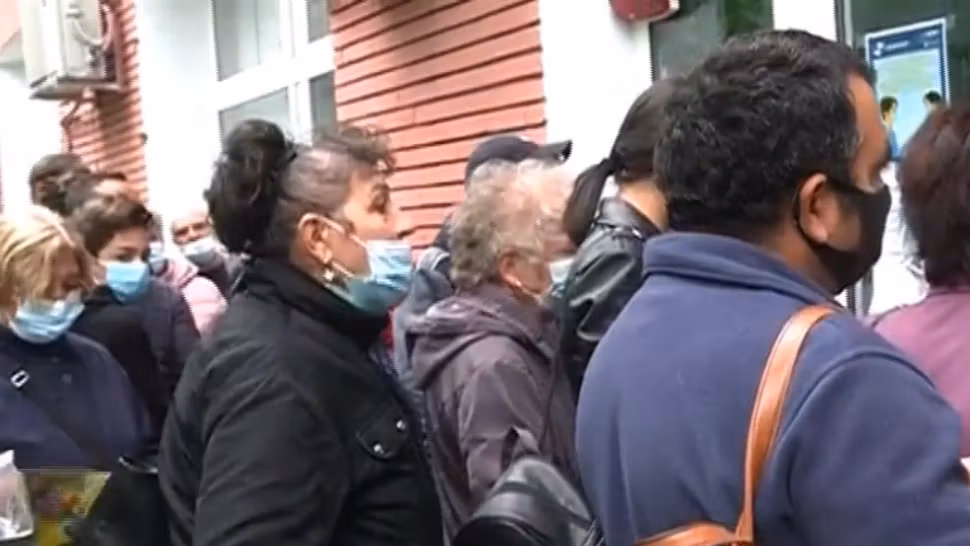 Îmbulzeală de nedescris la analizele decontate de stat. Cât au așteptat oamenii la coadă