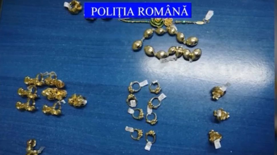 Femeie PĂCĂLITĂ de un constănțean: A plătit 12.000 de lei pentru bijuterii FALSE
