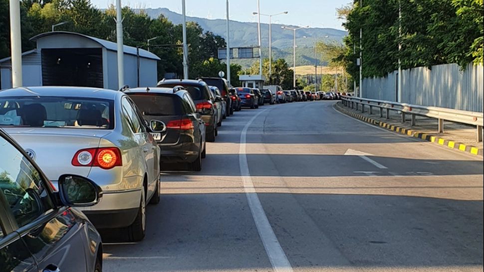 Cozi URIAȘE la intrarea în Grecia. Cât AȘTEAPTĂ românii în vămile elene