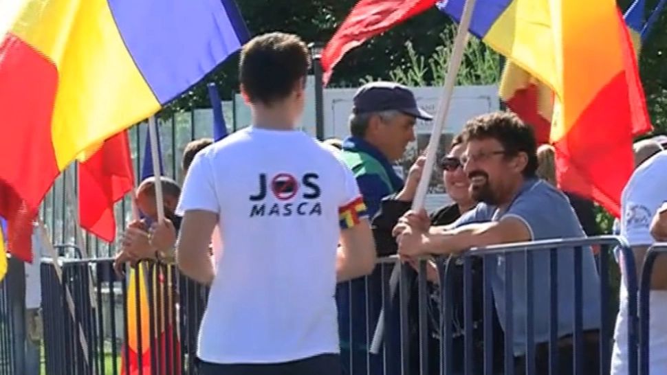 Protest în fața sediului CCR împotriva legalității stării de alertă și a vaccinării copiilor anti-Covid