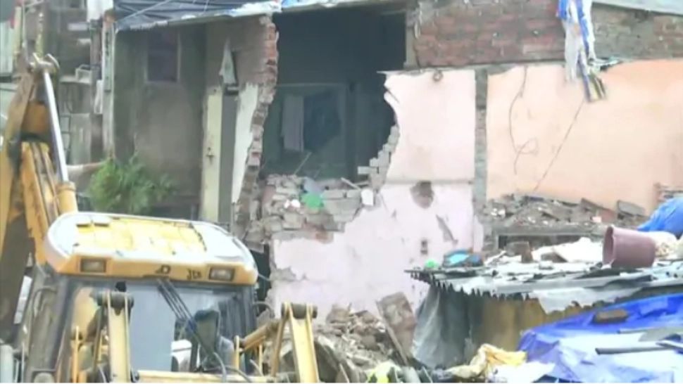 Ploile musonice fac RAVAGII în India: Cel puțin 11 morți în urma prăbușirii unei clădiri în Mumbai