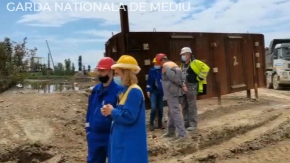 O mare rafinărie din Ploiești, amendată cu 100.000 de lei pentru poluare 