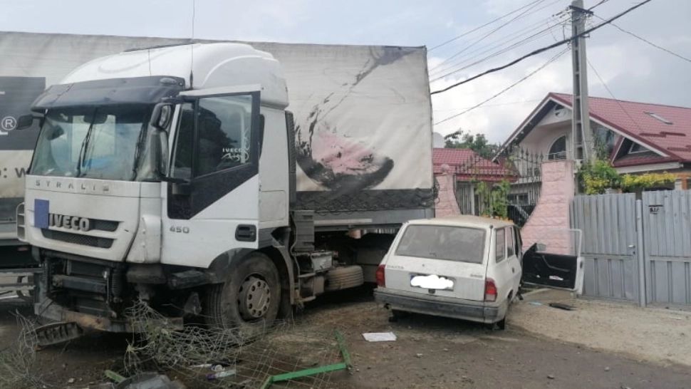 Accident cu 4 victime, în jud. Vrancea: impact nimicitor cu un TIR