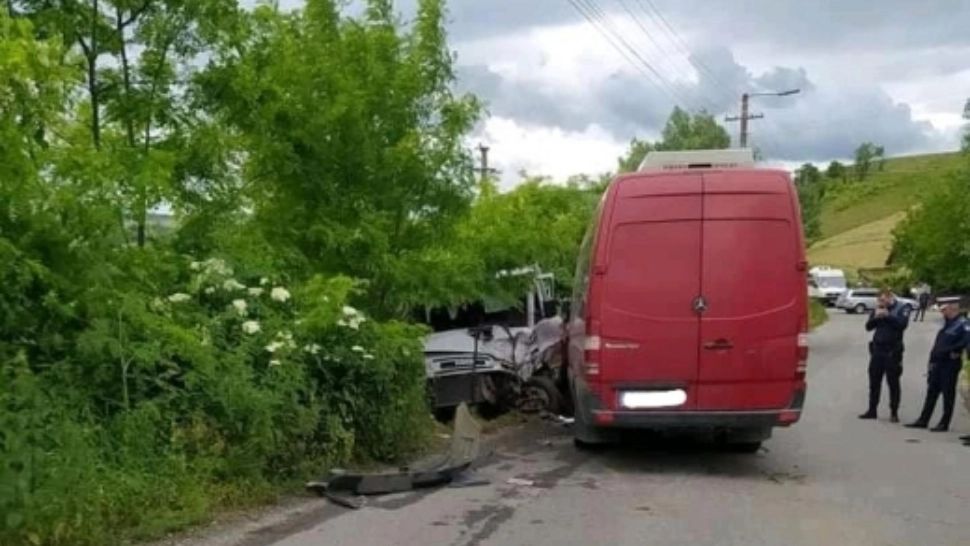 Accident grav, cu 10 victime, în Cluj - Un microbuz și o autoutilitară s-au ciocnit