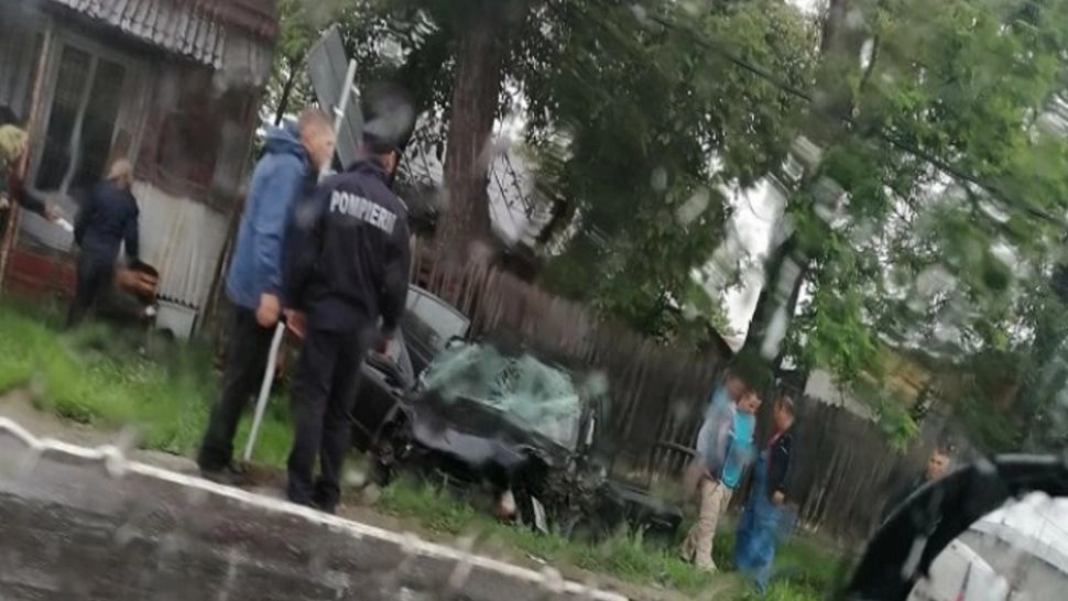 Accident cu 3 victime, în Prahova. O autocisternă s-a ciocnit cu un autoturism