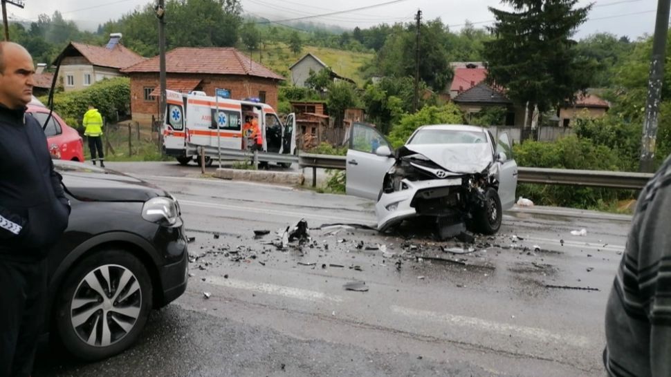 Accident cu 4 victime, în Vâlcea - Traficul rutier pe DN7, blocat