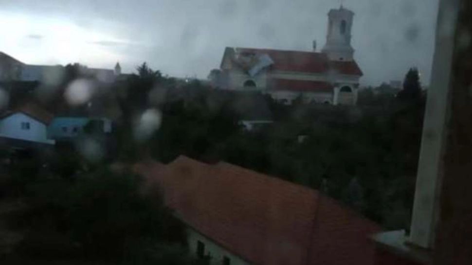 VIDEO  Urgie în Banat. Grindină cât oul de porumbel în Timis, s-a întrerupt curentul în Timișoara, dar și în alte localități 