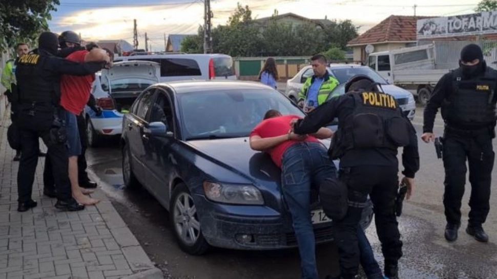 Cine e „activistul” bătut de față cu Poliția - FALSUL activist, farse pentru fanii de pe internet