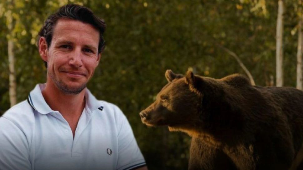 Ursul Arthur. Prințul austriac a intentat proces ONG-ului Agent Green și cere despăgubiri de 1 milion de Euro