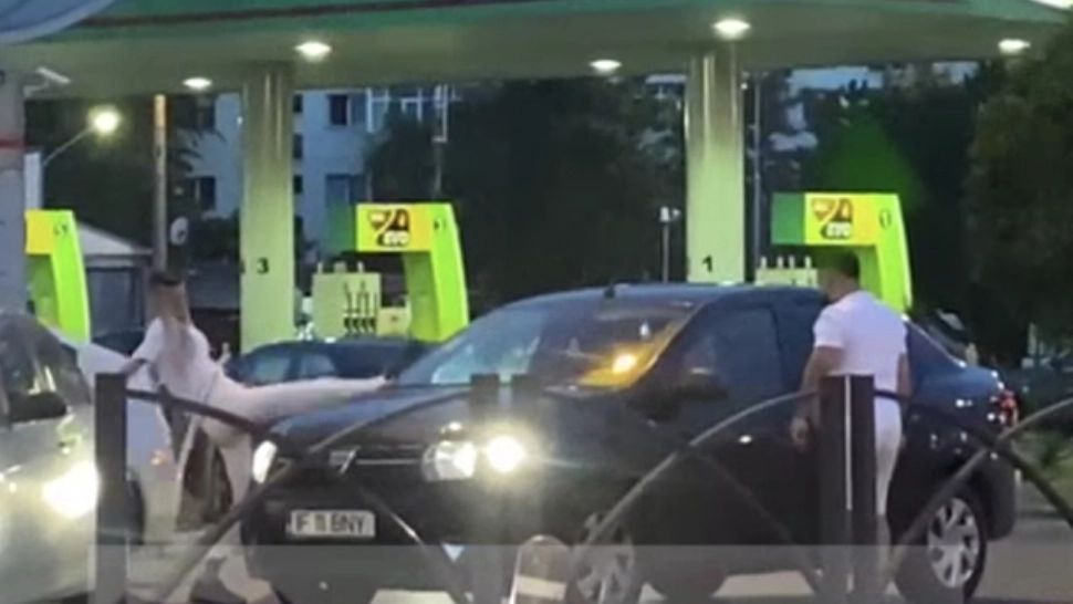 Acum s-a aflat - Cine era atacatoarea cu macetă din trafic, iubita bărbatului reținut - Poliția a arestat-o