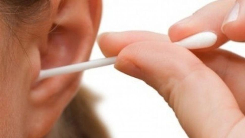 Bețișoarele pentru urechi, interzise în UE! Ce obiecte NU vor mai găsi românii în restaurante și magazine din 3 iulie