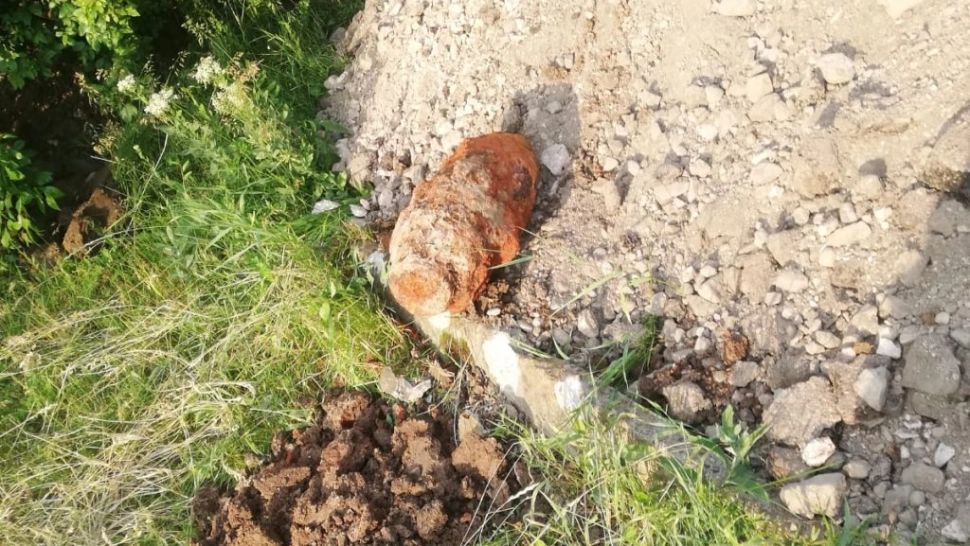 Bombă de aviaţie, descoperită lângă Gara Războieni 