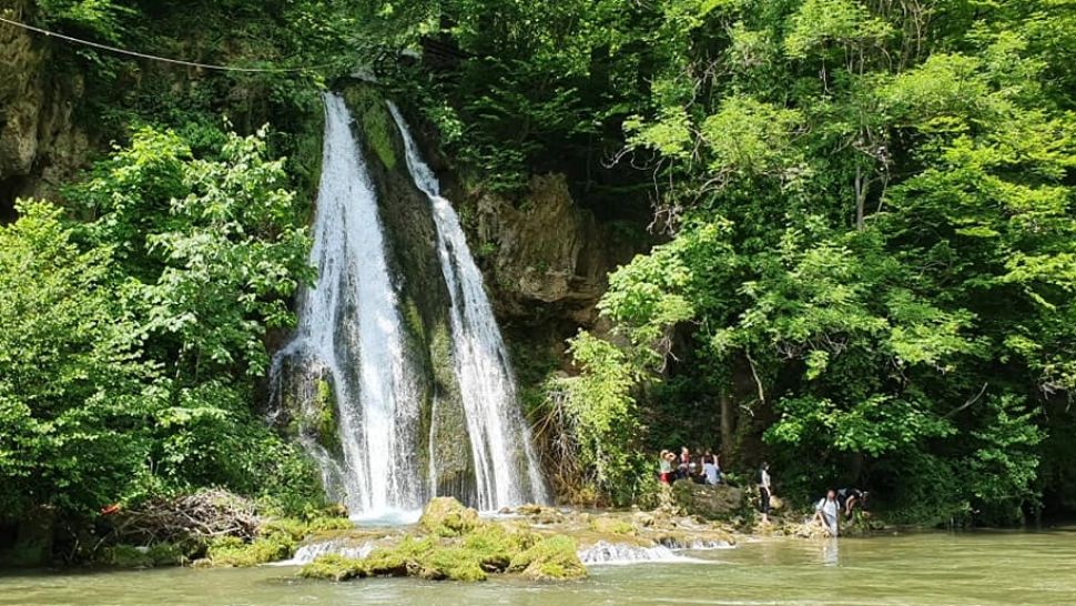 MINUNEA naturală din munții Piatra Craiului ce atrage turiștii după prăbușirea cascadei Bigăr - Imagini SPECTACULOASE de la Vadu Crișului  