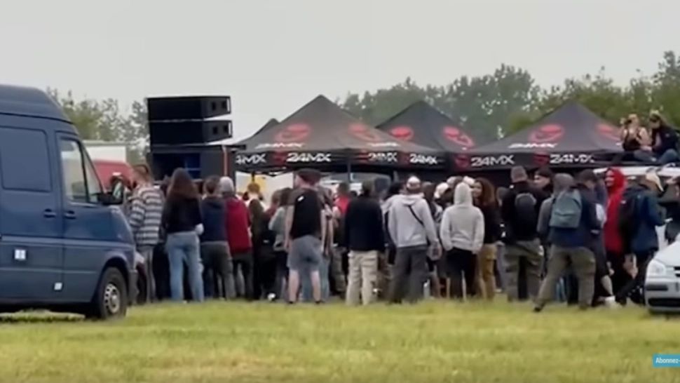 O petrecere s-a încheiat cu violențe extreme. Un bărbat a rămas fără o mână în timpul ciocnirilor cu polițiștii