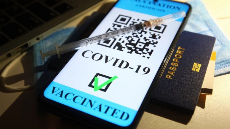 Președintele CNCD: Certificatul COVID-19 NU este discriminatoriu, diferențierea - necesară. Parlamentul trebuia să-l adopte din vară