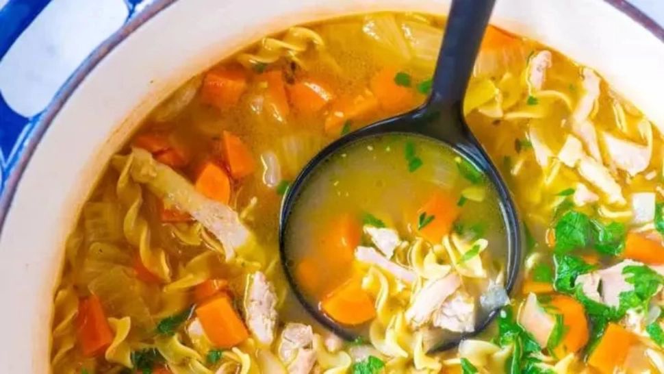 Obiceiul care face ciorba otravitoare. Toate gospodinele fac asta fara sa-si dea seama