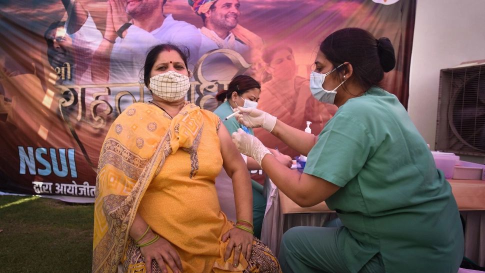 India a vaccinat într-o zi cât alții în jumătate de an: 3,8 milioane de adolescenți au fost imunizați