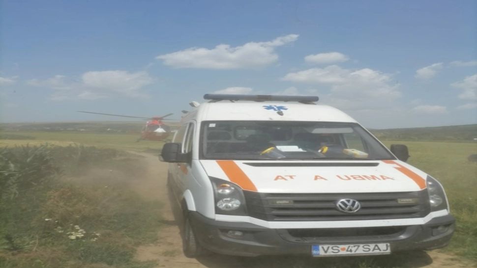 Scene ȘOCANTE în județul Vaslui: Un copil de 1 an și 8 luni a căzut de la 4 metri înălțime. Mama sa a sărit să-l salveze - Ambii au ajuns la spital