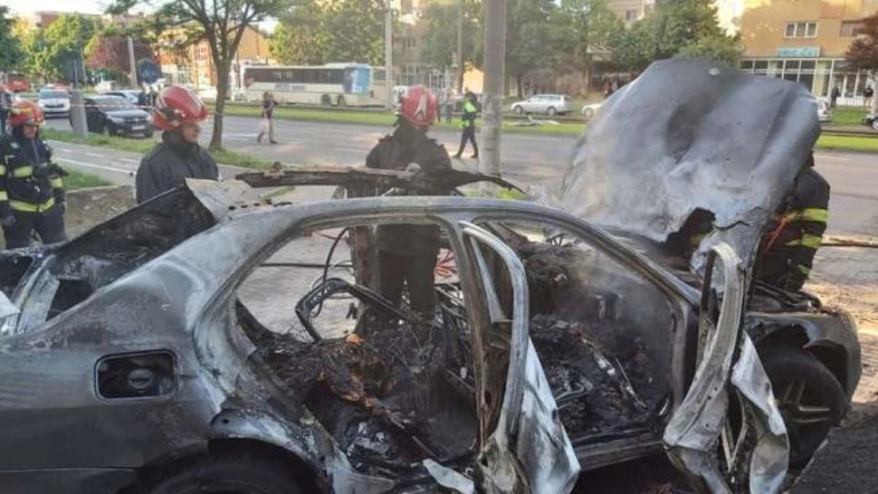 CRIMĂ în stil mafiot, la Arad. Mașina afaceristului Ioan Crișan a explodat în 18 rafale succesive! Încă un telefon a fost descoperit de polițiști