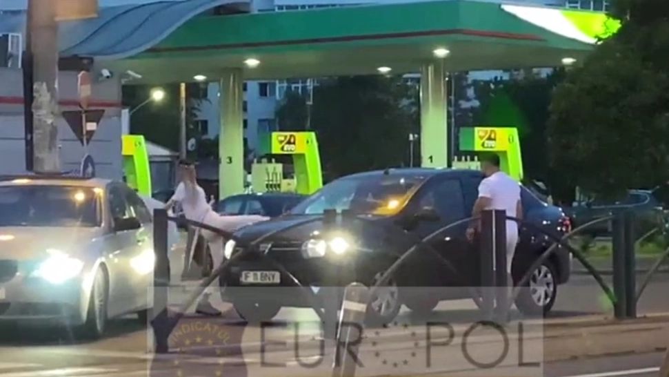 VANDALISM în traficul din Capitală: Un cuplu a agresat un șofer în mașină. Bărbatul i-a spart geamul cu o crosă de golf VIDEO