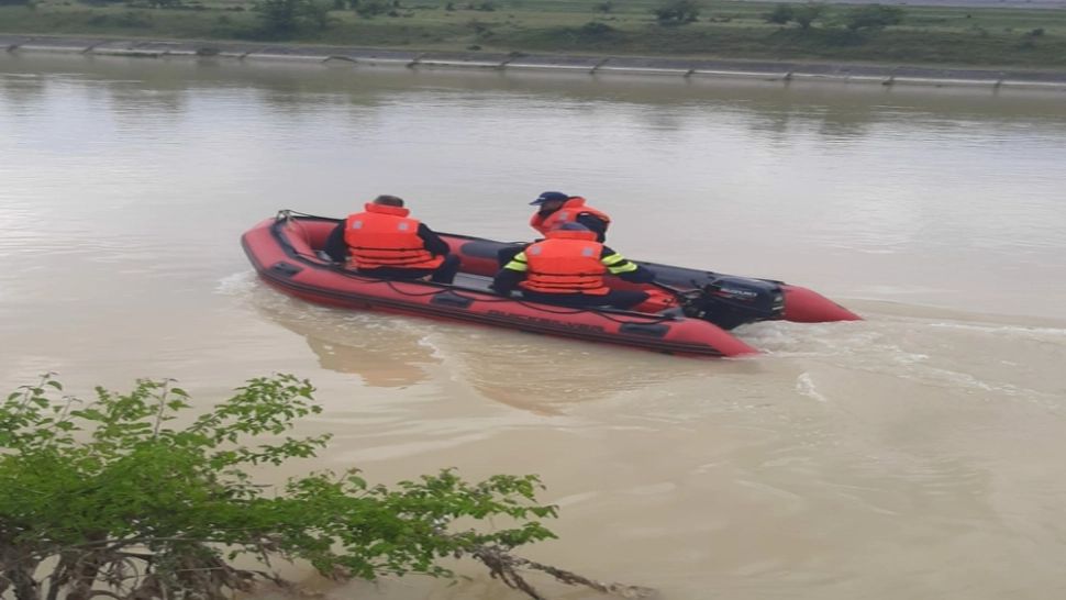 Descoperire ȘOCANTĂ în județul Olt: Trupul unui bărbat plutea pe râul Beica. Un localnic a dat ALARMA