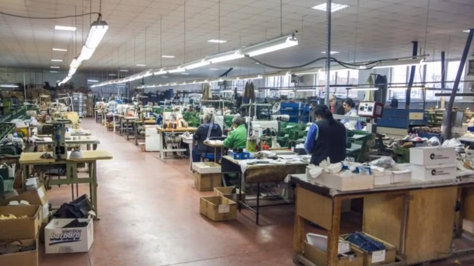 Statistică îngrijorătoare. Un angajat român din doi spune că-i sunt încălcate drepturile la muncă