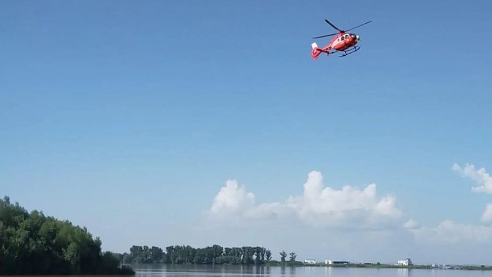 Accident grav in Timiș. Un bărbat a murit, 2 tinere sunt grav rănite, după ce s-au răsturnat cu tractorul 