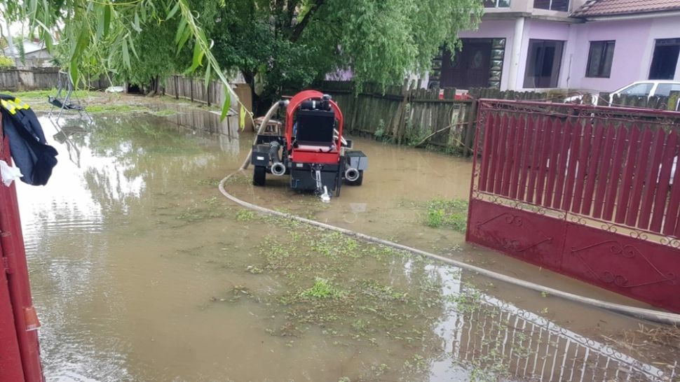 Atenționare METEO. Cod galben de inundații pe râuri din judeţele Bacău, Harghita şi Covasna