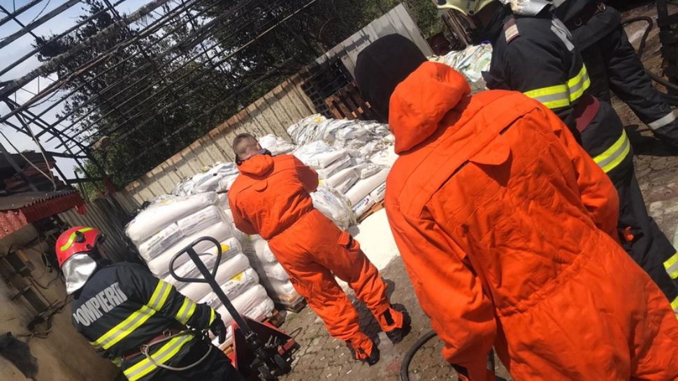 Autoritățile de mediu, sfidate în față. Depozitul-bombă din centrul Beiușului, redeschis fără autorizații