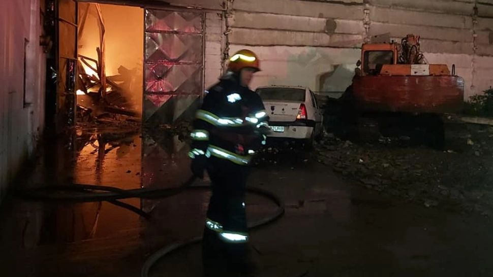 Ministrul Mediului, Tanczos Barna, măsuri de ultimă oră în cazul incendiului din apropierea rafinăriei de la Brazi