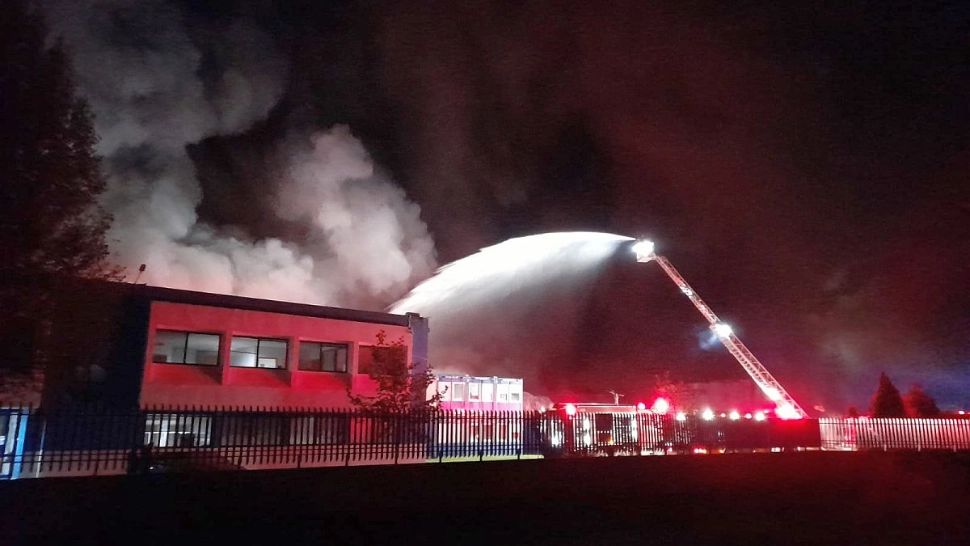 Incendiu devastator într-o hală din Timișoara. Peste 600 de oameni evacuați
