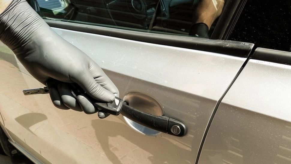 Pandora, o nouă tehnologie prin care se fură MAȘINI DE LUX. Cum acționează hoții din România 