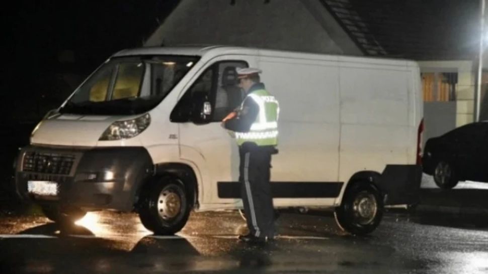 Șofer român, arestat după ce a abandonat în Austria 10 migranți pe care voia să-i ducă în Germania