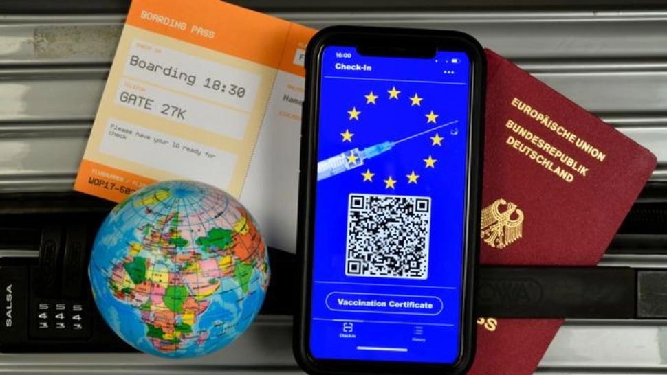 Românii vor putea călători în UE cu pașaportul digital COVID-19 - De unde poate fi descărcat certificatul verde de la 1 iulie