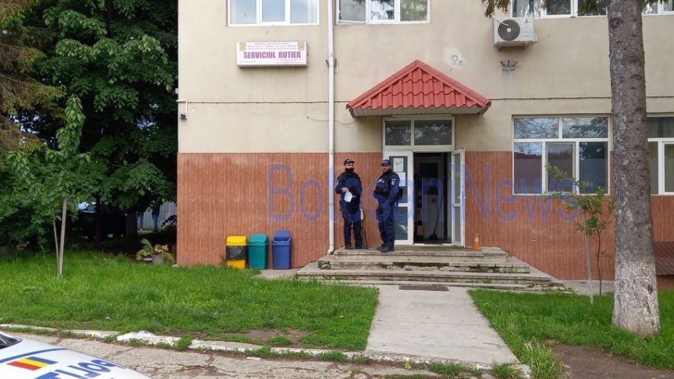 Percheziții de amploare la Poliția Rutieră Botoșani. Ofițeri și subofițeri, suspectați de corupție