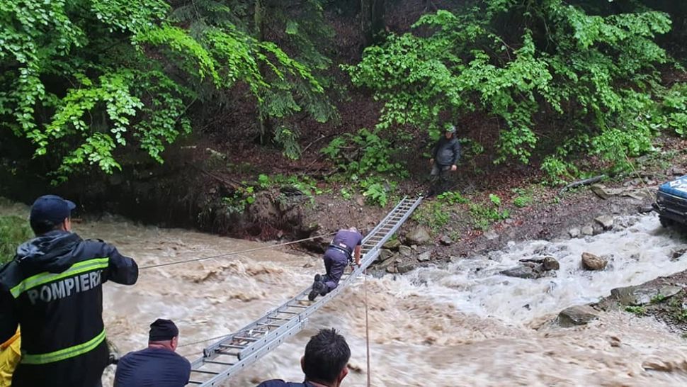 Inundațiile au făcut PRĂPĂD în 36 localități din 16 județe - Case și curți INUNDATE, pomi căzuți, trafic îngreunat