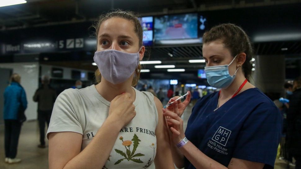 Stare de alertă la nivel mondial: vacciul Pfizer ar provoca o BOALĂ RARĂ de sânge 