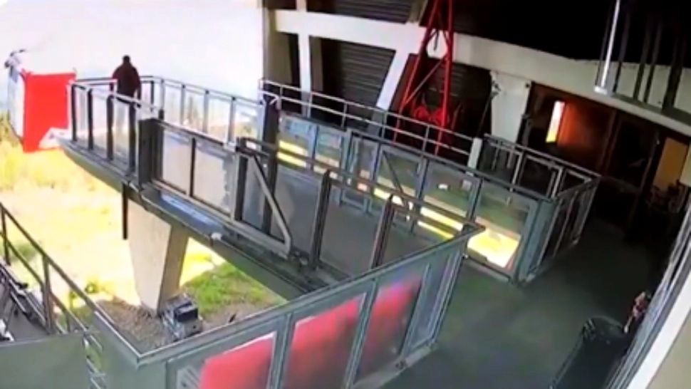 VIDEO | Primele imagini cu telecabina PRĂBUȘITĂ în Italia. Filmul tragediei în care 14 oameni au murit