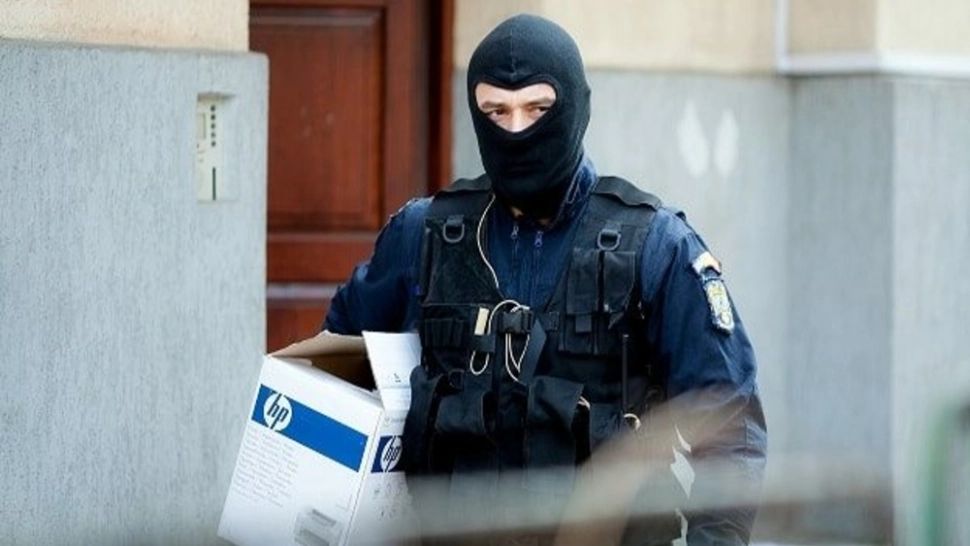 Traficanți de droguri din Republica Moldova, arestaţi la Craiova: Stupefiantele, comandate pe net și livrate prin poștă