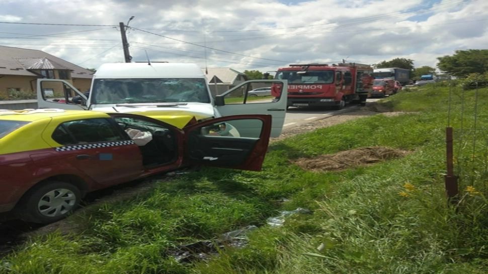 Accident cu 5 victime în județul Neamț: O persoană în stare GRAVĂ 