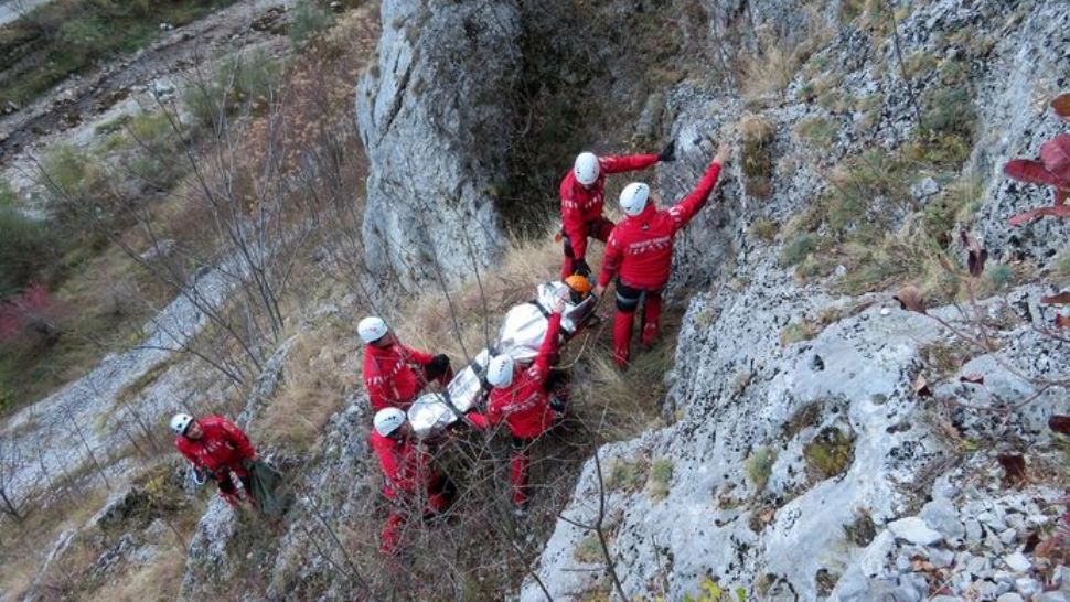 Turistă din Satu Mare, salvată de salvamontişti după ce a alunecat în Cheile Galbenei, Bihor