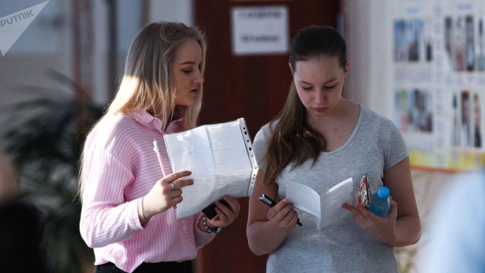 REZULTATE BAC 2024. Numărul mediilor de 10, aproape la jumătate față de anul trecut. Rata de promovare după prima sesiune a fost de 76,4%