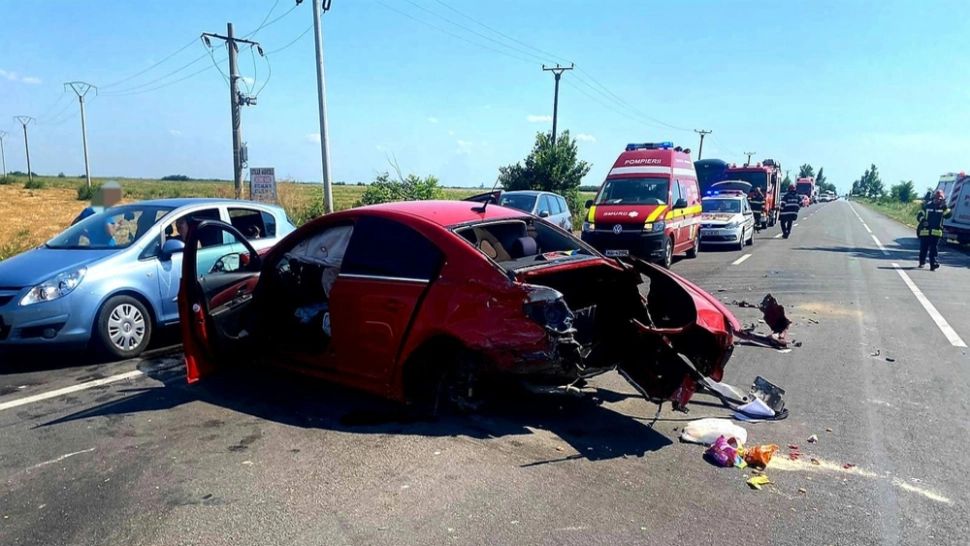 Impact NIMICITOR pe DN2, în județul Ialomița! Doi copii, transportați de URGENȚĂ la spital