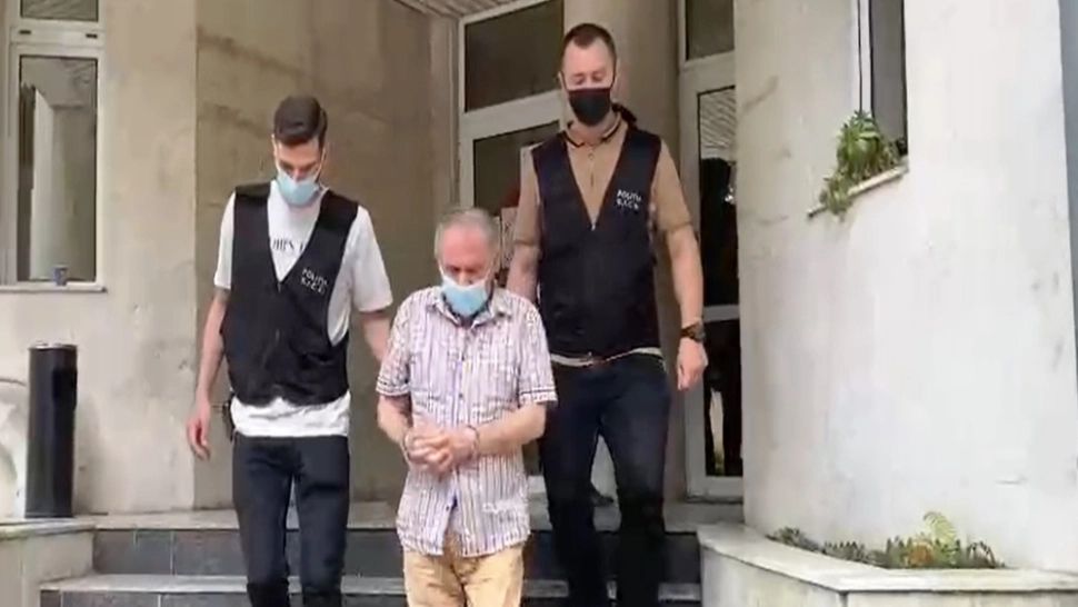 VIDEO Medic chirurg, REȚINUT de polițiștii în urma perchezițiilor de la Spitalul Județean Târgu Jiu. Acuzații GRAVE, aduse de pacienți