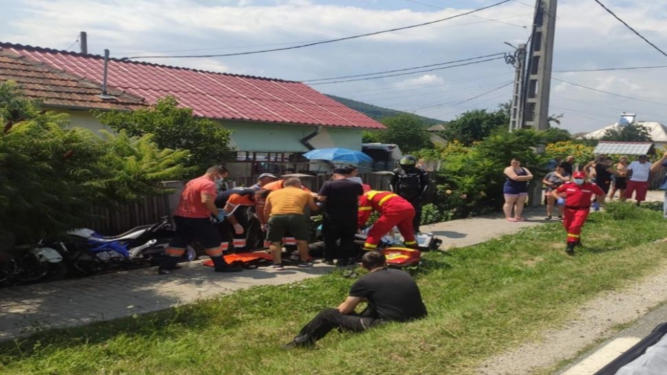 GRAV accident de motocicletă, în Vâlcea. Două persoane în stare CRITICĂ